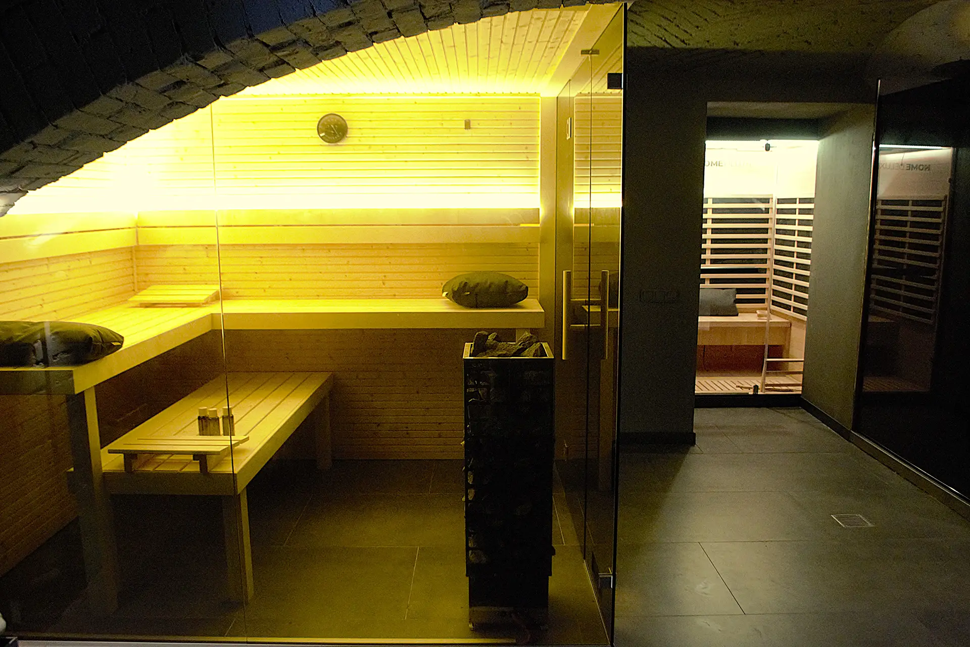 Love Hotel TheKink